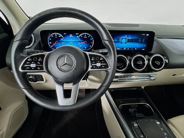 Used 2023 Mercedes-Benz GLA 250 4MATIC w/ Premium Package image 10