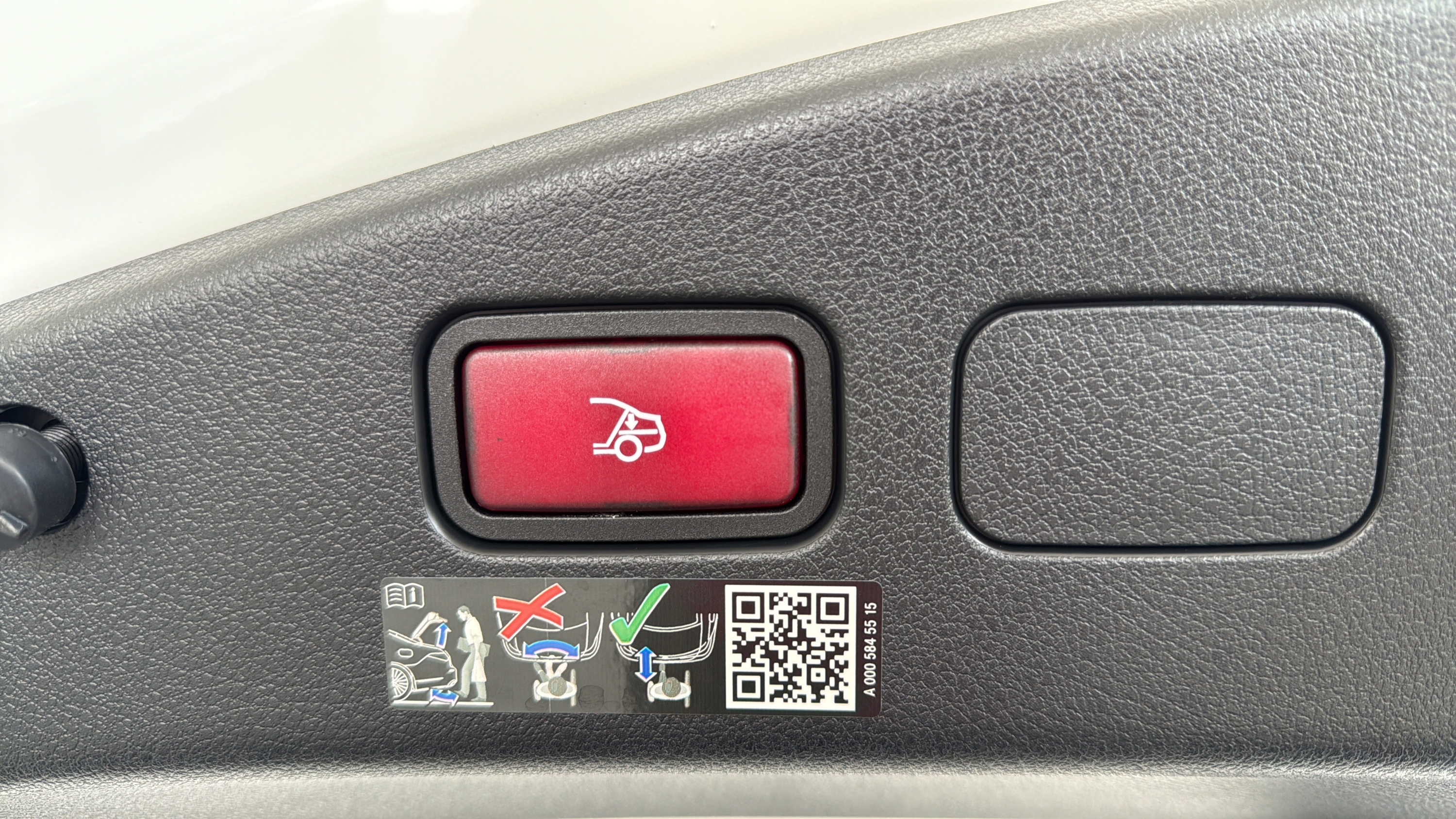 Certified 2026 Mercedes-Benz CLE 300 4MATIC Cabriolet image 13