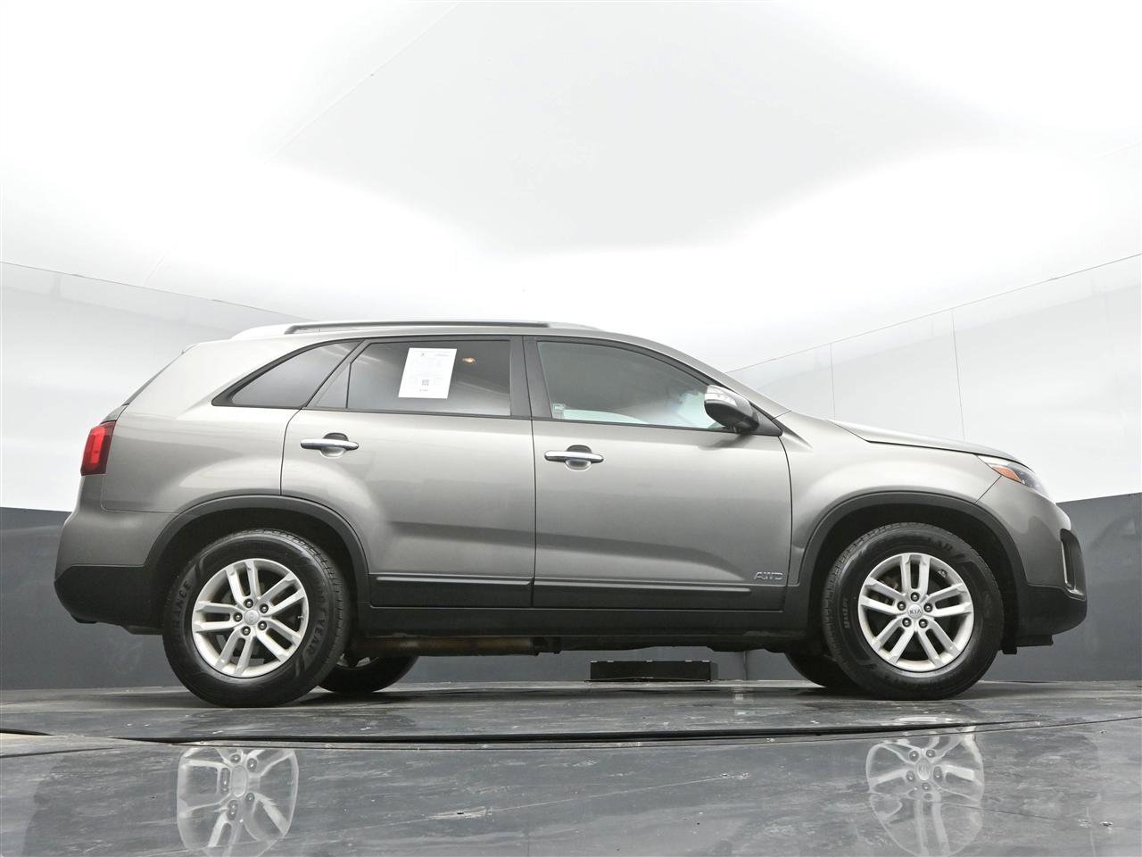 Used 2015 Kia Sorento LX image 31