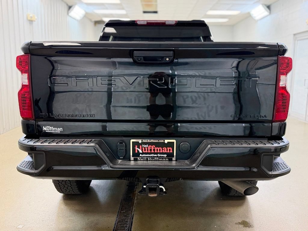 Used 2026 Chevrolet Silverado 2500 Custom w/ Custom Blackout Package AWD/4WD image 8