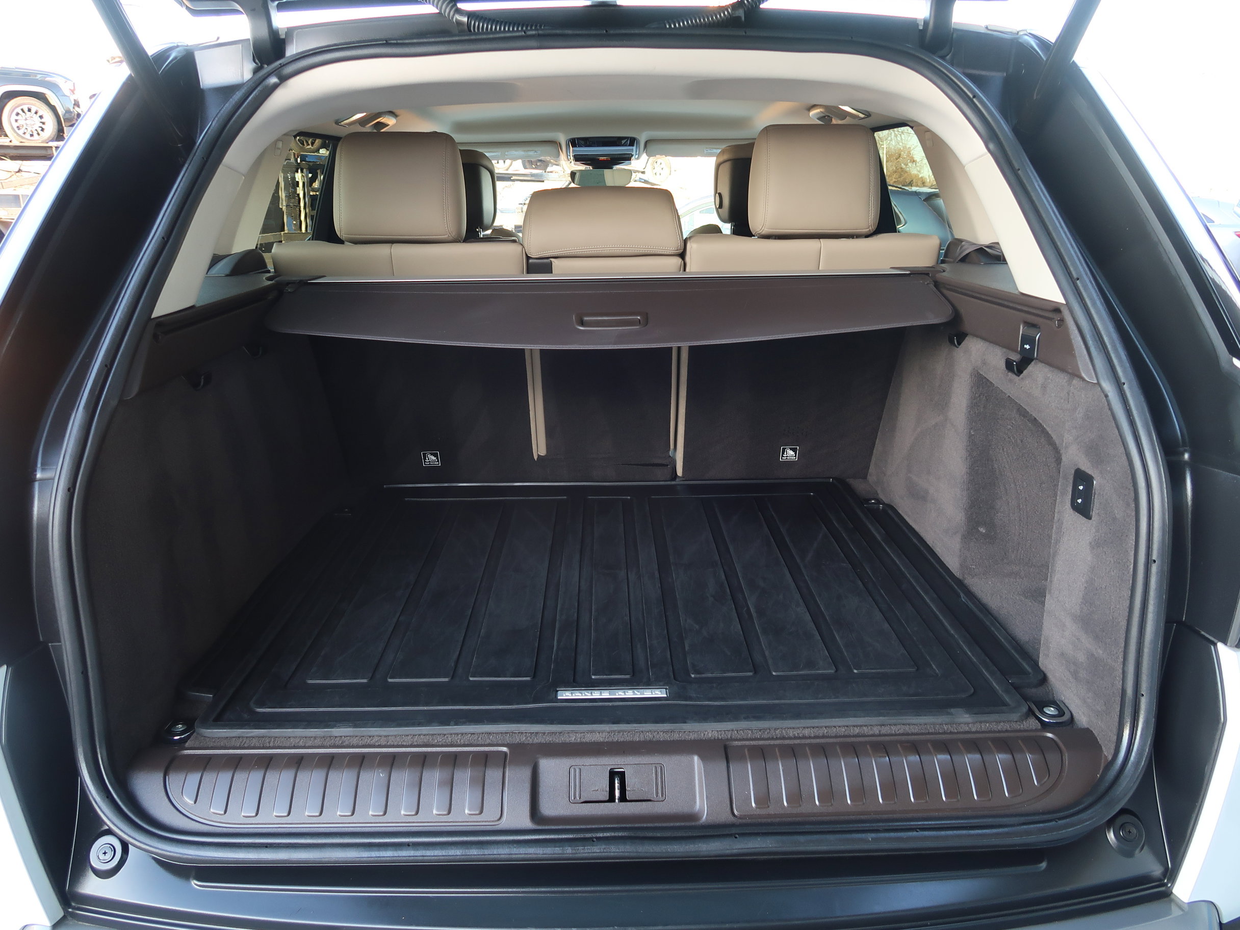 Used 2018 Land Rover Range Rover Sport SE image 46