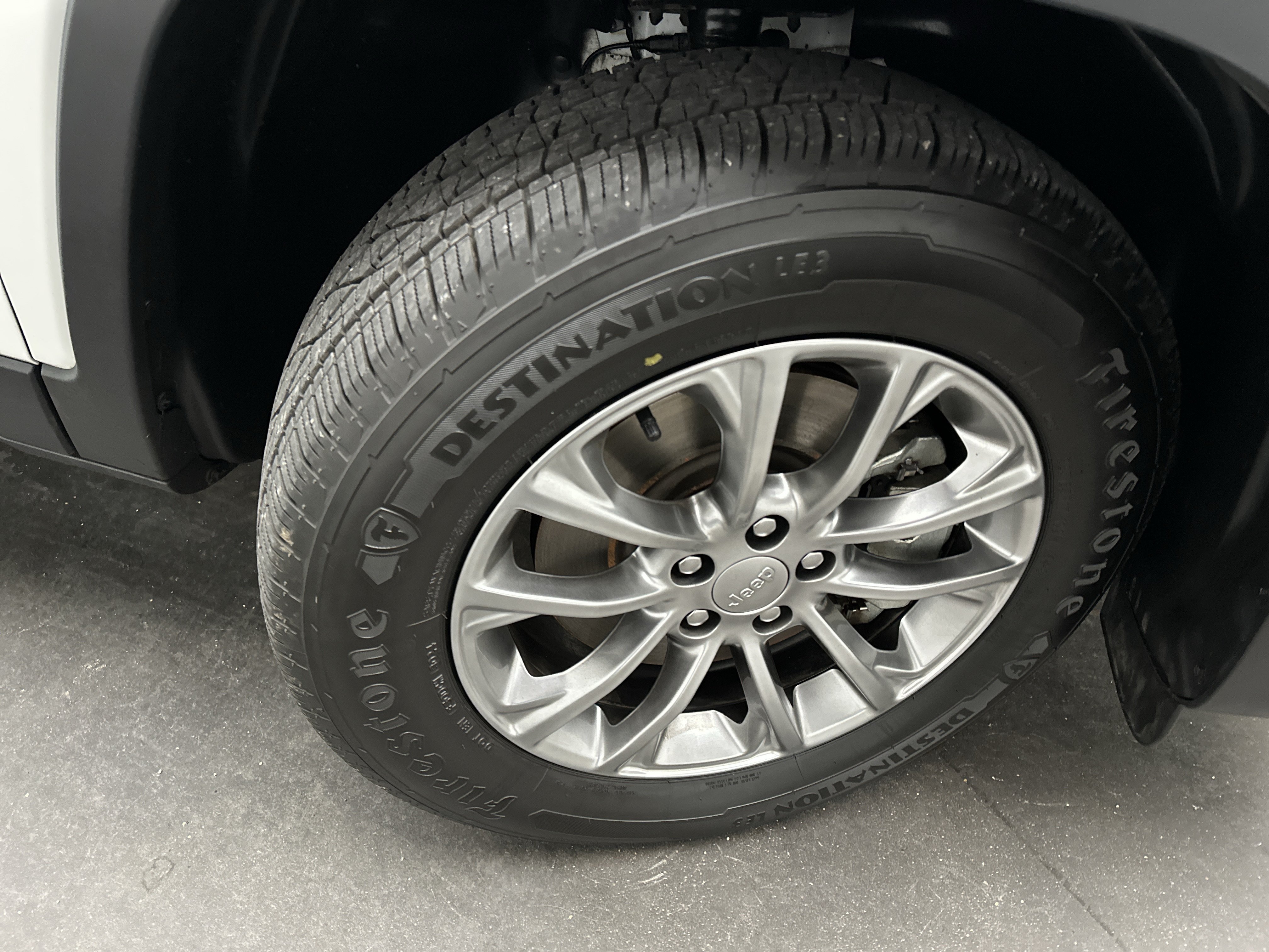 Used 2021 Jeep Cherokee Latitude Lux w/ Sun & Sound Group AWD/4WD image 10