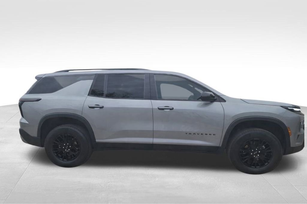 Used 2025 Chevrolet Traverse Z71 image 6