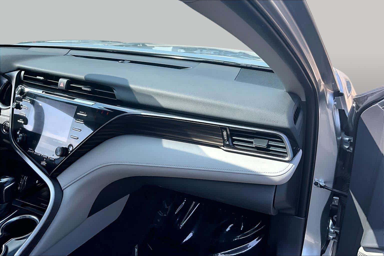 Used 2020 Toyota Camry XLE FWD image 18