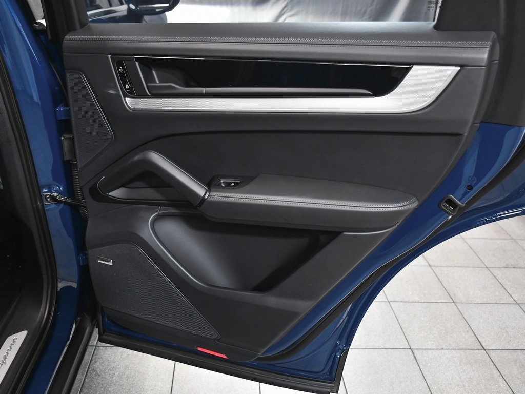 Used 2024 Porsche Cayenne S image 17