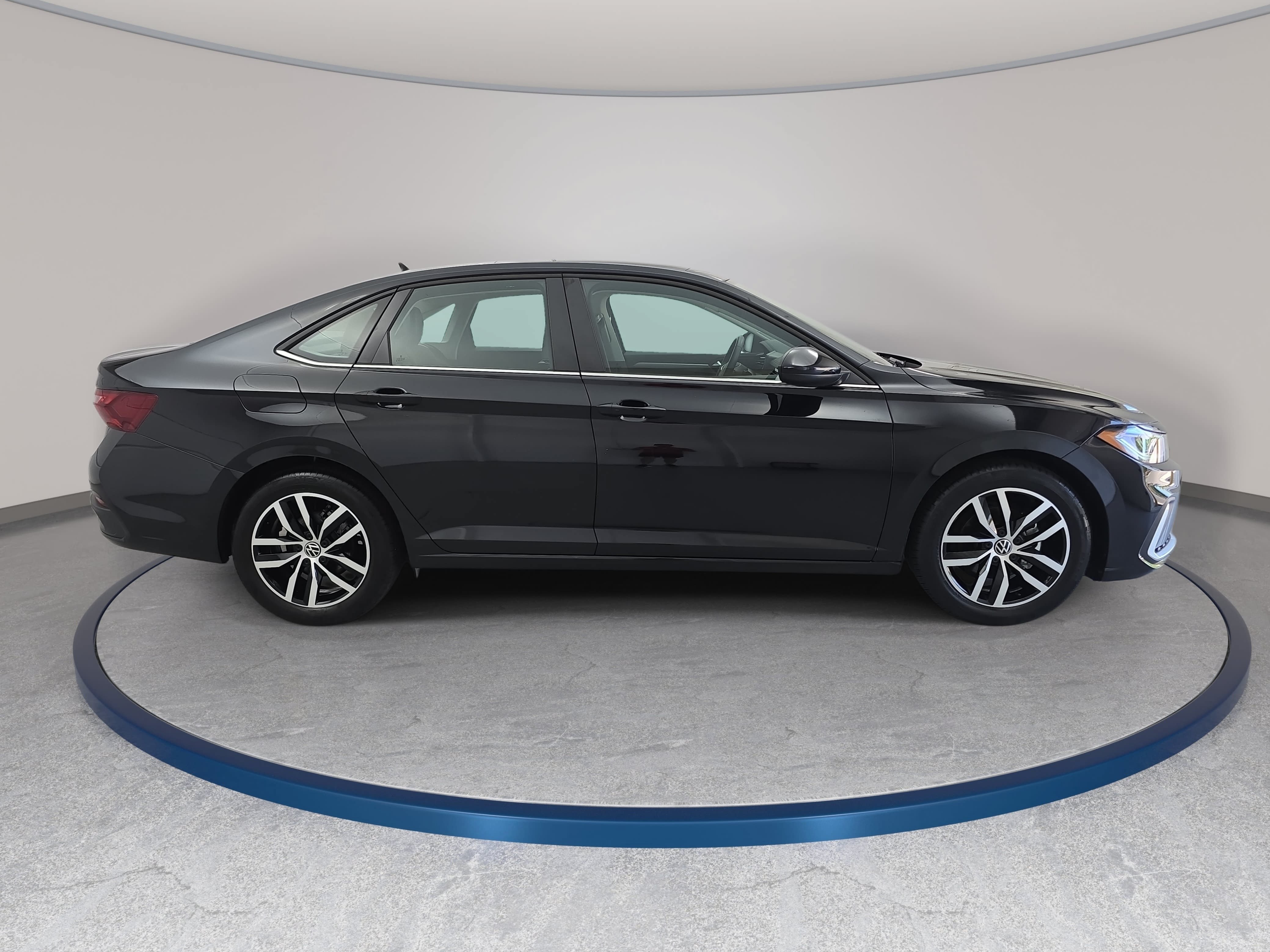 Certified 2025 Volkswagen Jetta SE w/ Sunroof Package FWD image 4