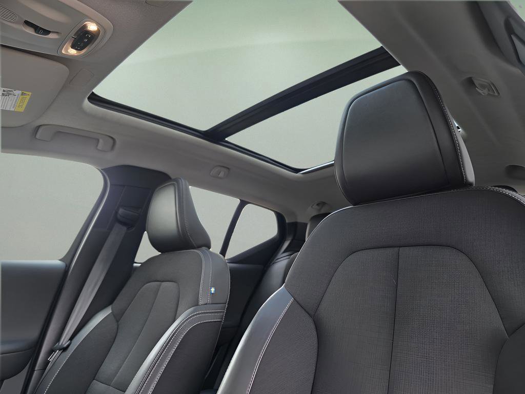 Used 2020 Volvo XC40 T5 Momentum image 20