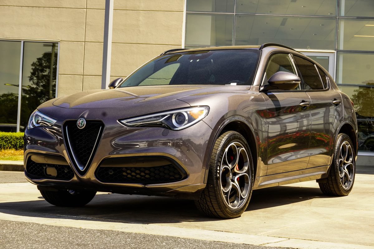 Used 2023 Alfa Romeo Stelvio Ti AWD/4WD image 8