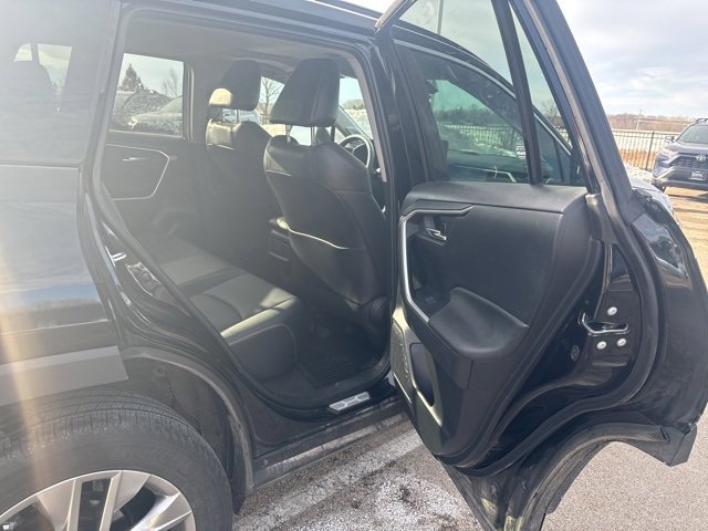 Used 2023 Toyota RAV4 XLE Premium image 17