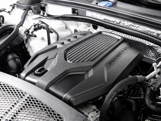Certified 2025 Porsche Macan image 30