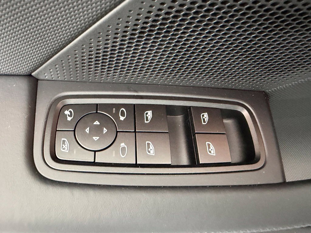 New 2026 Porsche Taycan 4S AWD/4WD image 19