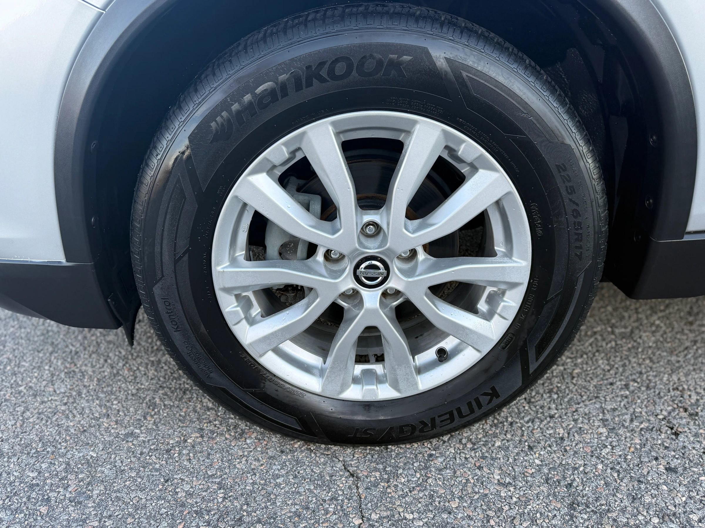 Used 2018 Nissan Rogue SV FWD image 14