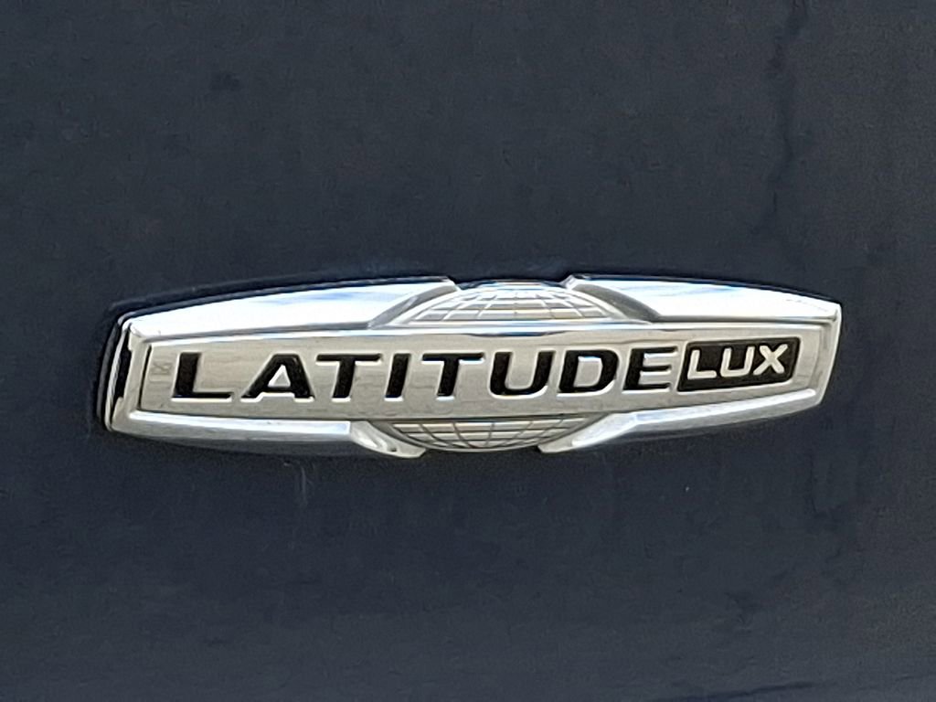 Used 2021 Jeep Cherokee Latitude Lux w/ Comfort/Convenience Group AWD/4WD image 31