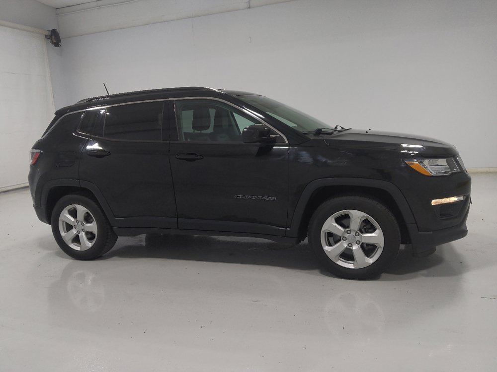 Used 2019 Jeep Compass Latitude w/ Cold Weather Group FWD image 11