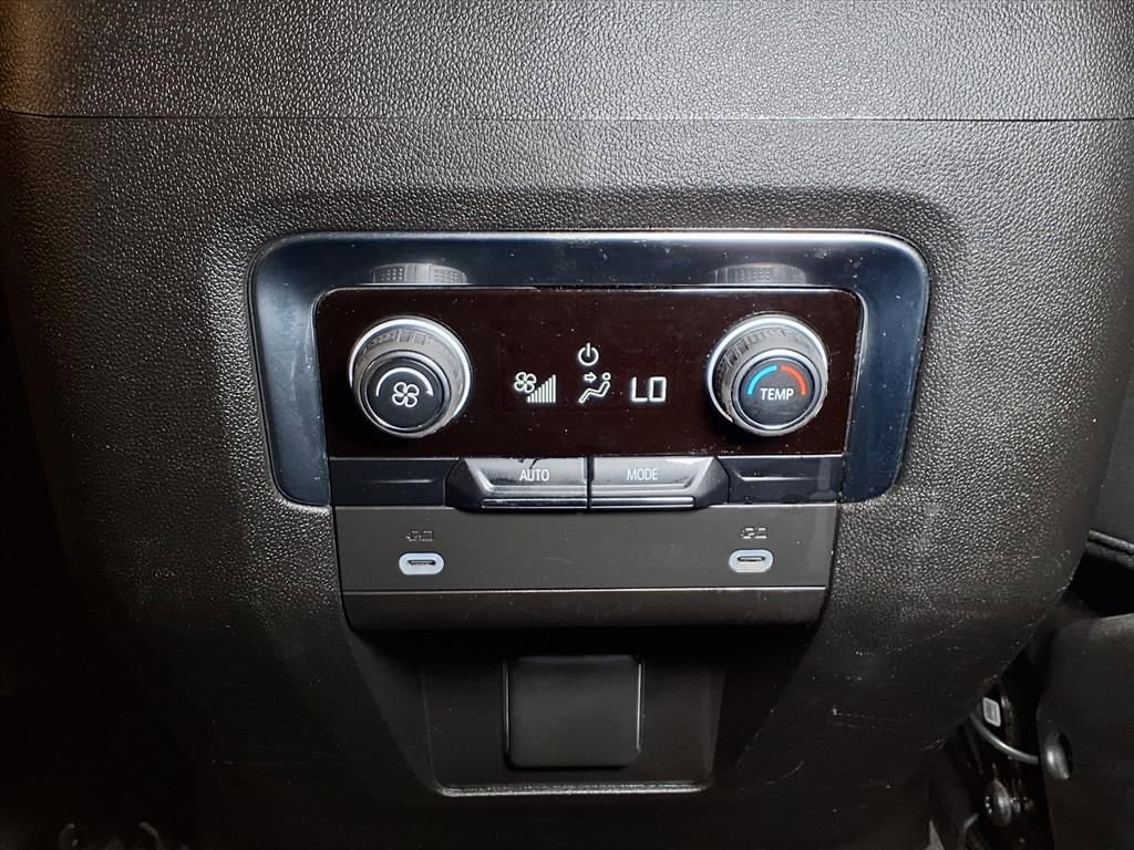 Used 2022 Chevrolet Suburban LT image 15