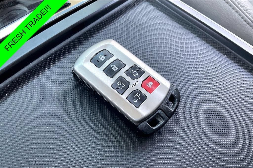 Used 2020 Toyota Sienna XLE Premium AWD/4WD image 35
