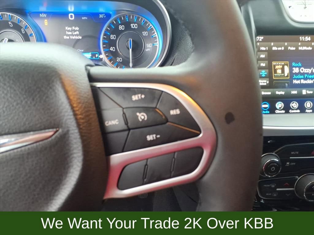 Used 2023 Chrysler 300 Touring L image 28