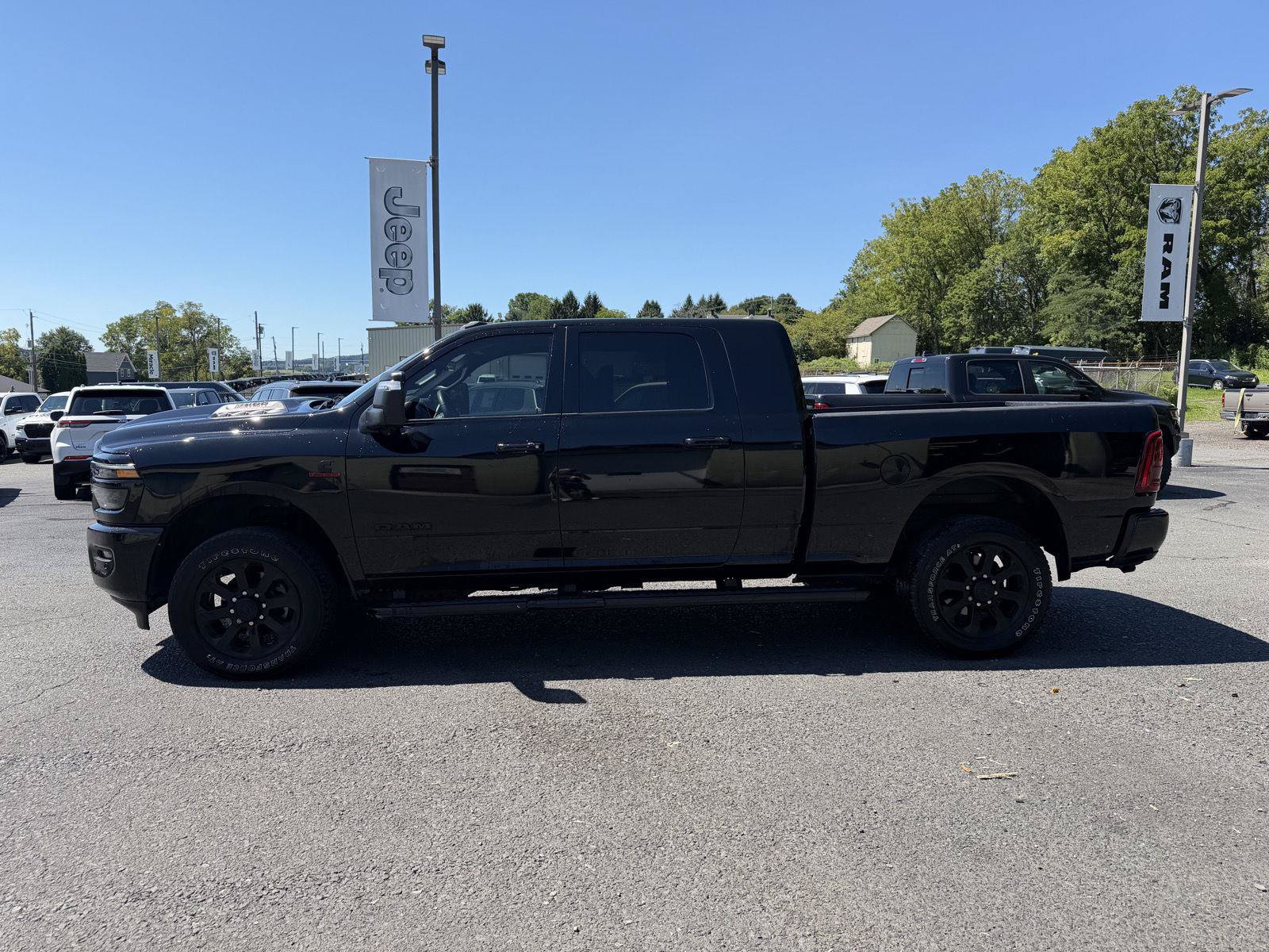 Used 2025 RAM 2500 Laramie AWD/4WD image 4