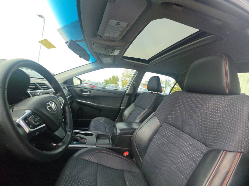 Used 2015 Toyota Camry SE w/ Moonroof Package FWD image 14