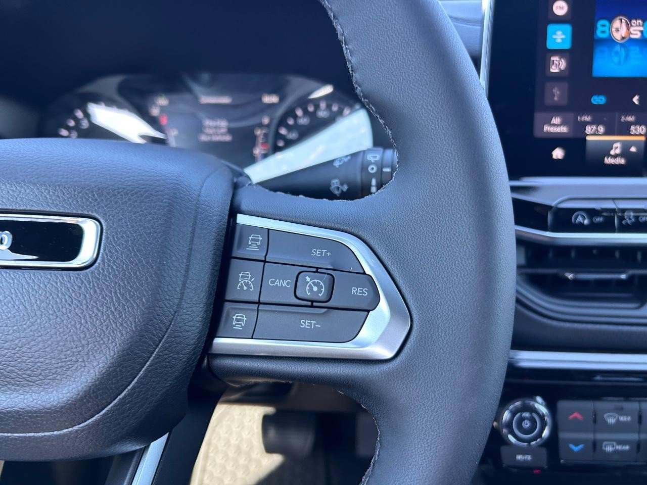 New 2026 Jeep Compass Latitude image 14