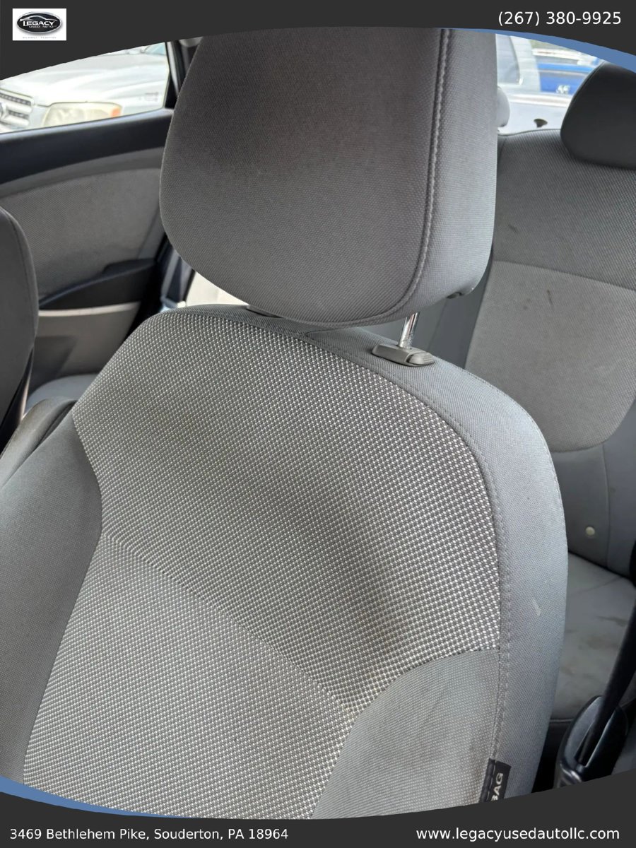 Used 2012 Hyundai Accent GLS FWD image 17