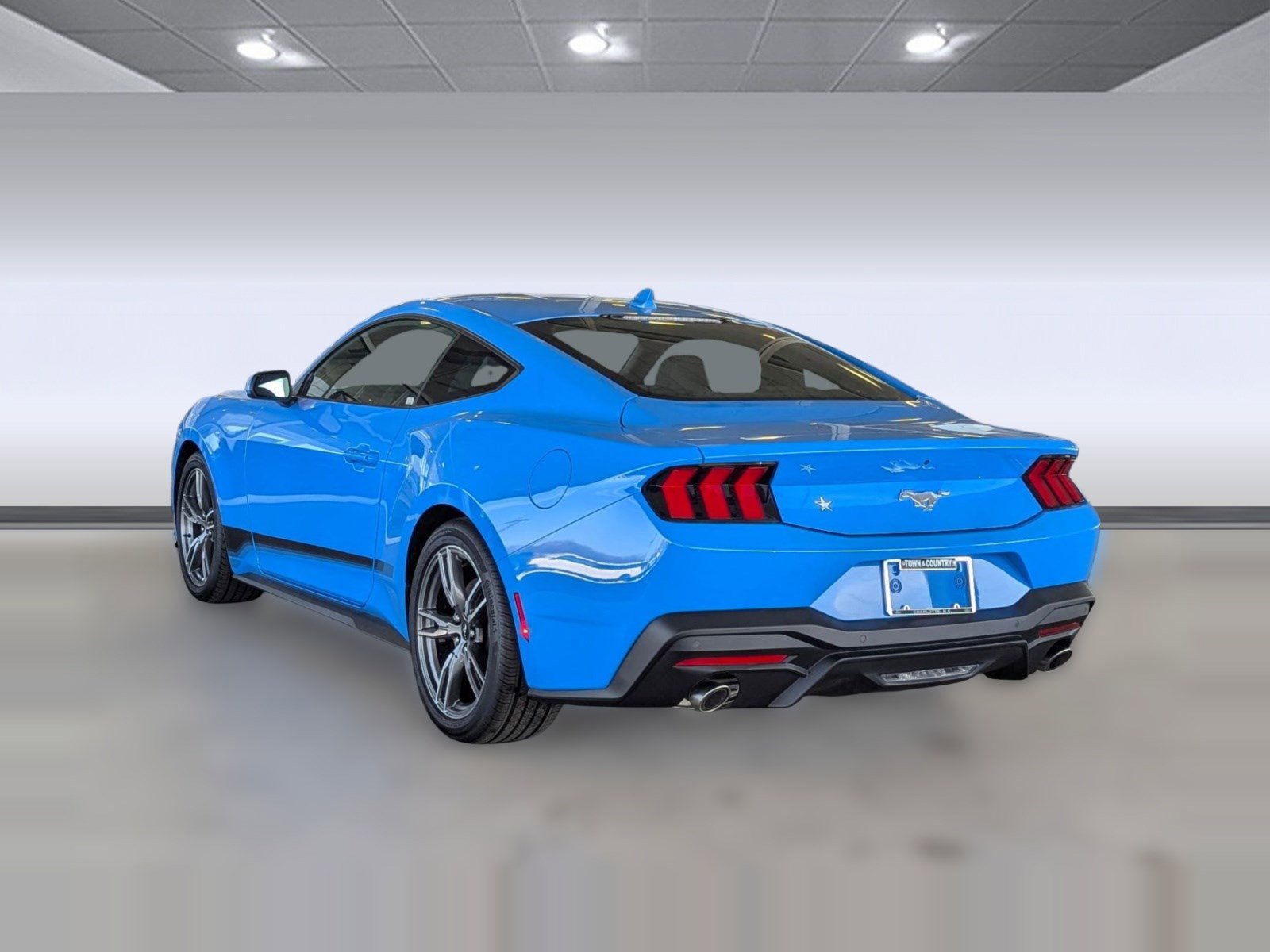 Used 2025 Ford Mustang Coupe image 3