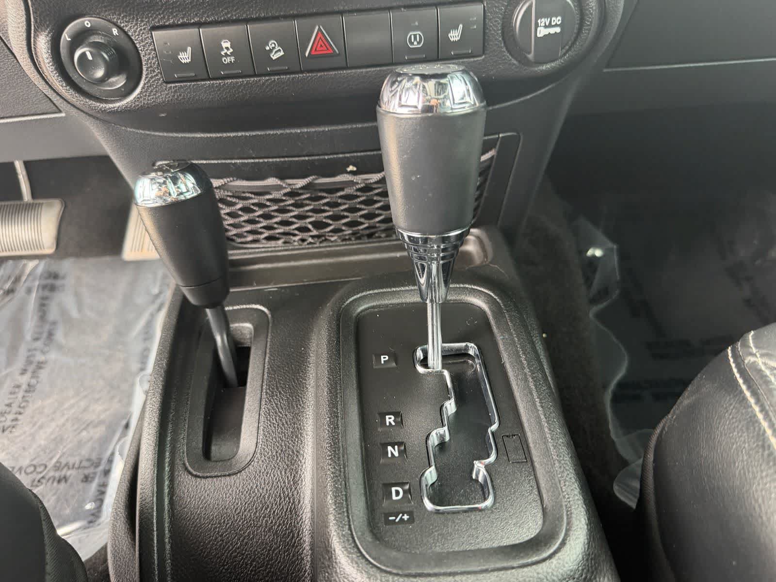 Used 2017 Jeep Wrangler Unlimited Rubicon w/ Connectivity Group AWD/4WD image 28