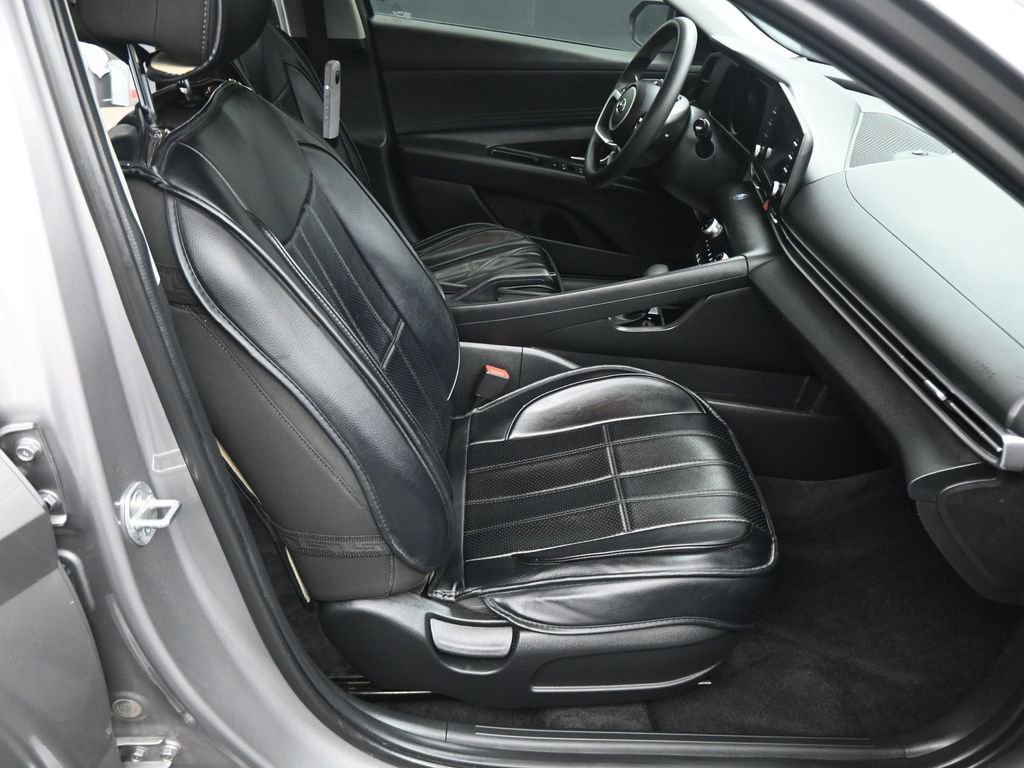 Used 2023 Hyundai Elantra SEL image 2