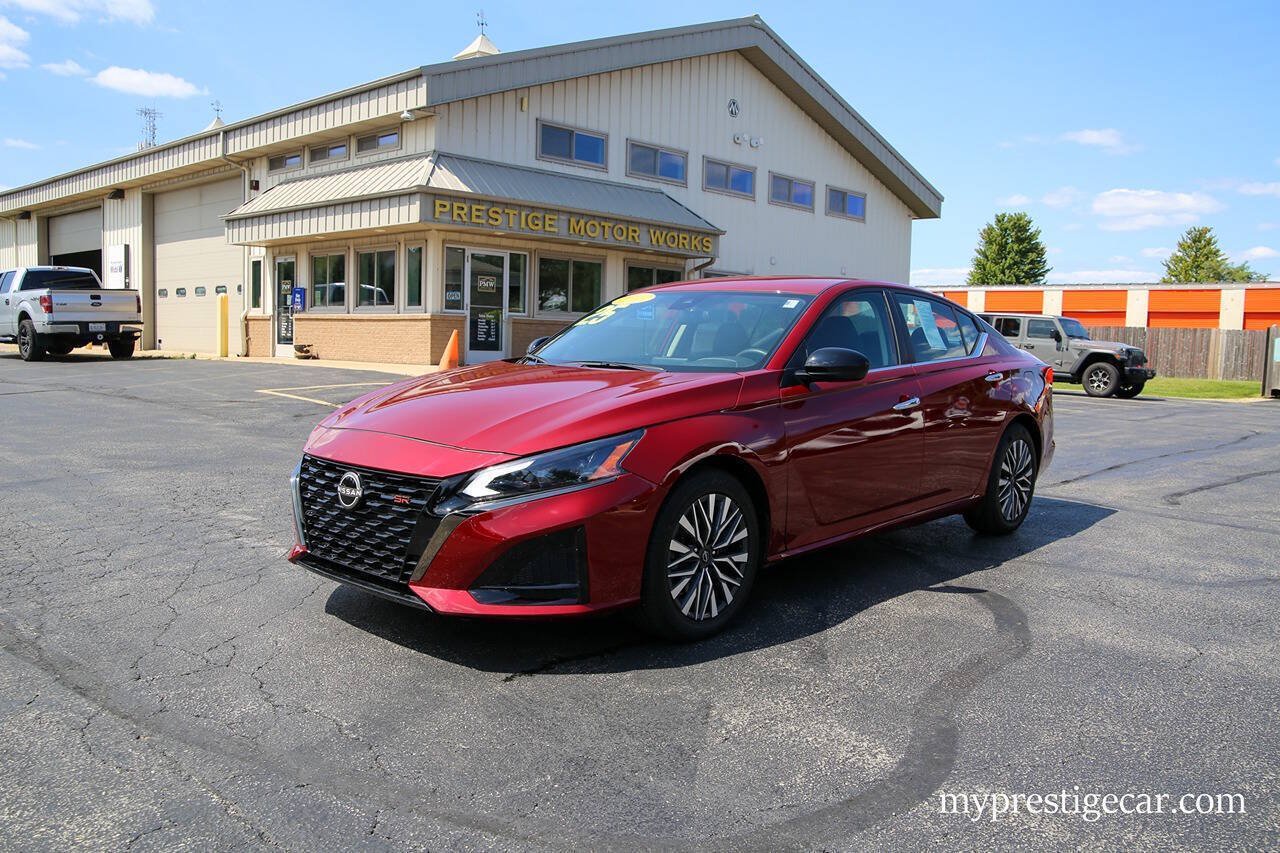 Used 2025 Nissan Altima 2.5 SV FWD image 2