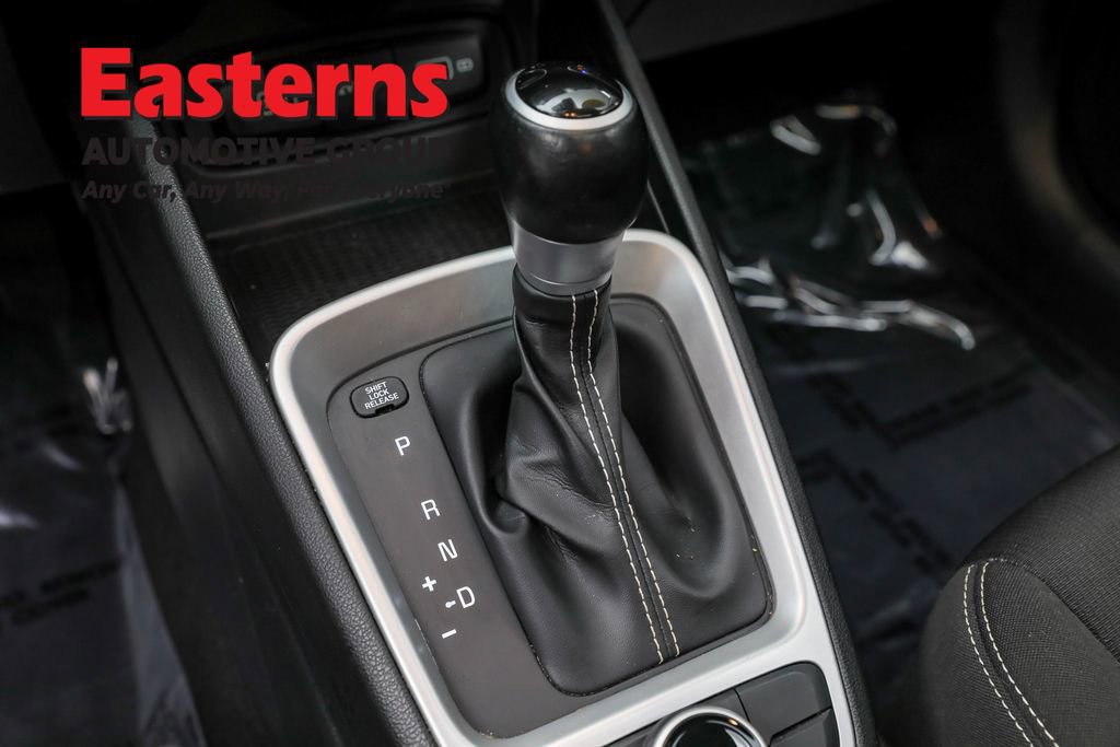 Used 2022 Hyundai Venue SEL image 20