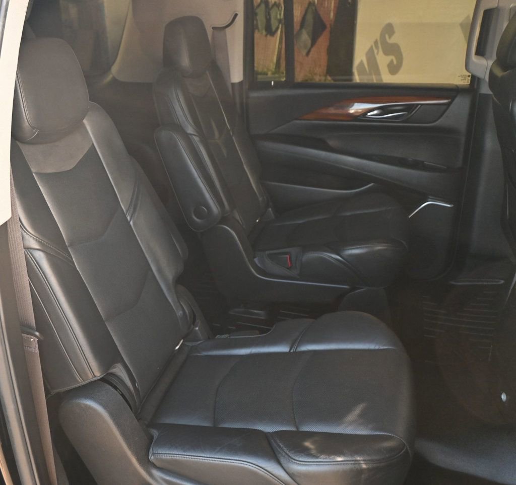 Used 2015 Cadillac Escalade ESV Luxury AWD/4WD image 18