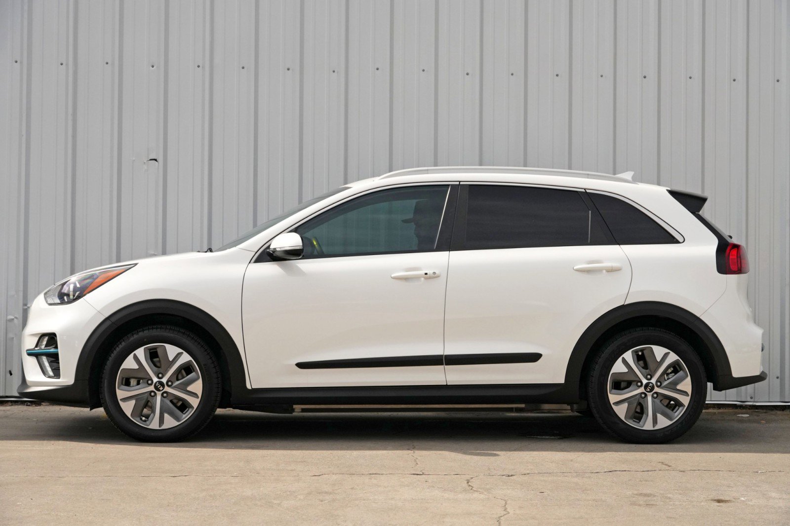 Used 2020 Kia Niro EX Premium w/ Cold Weather Package image 8