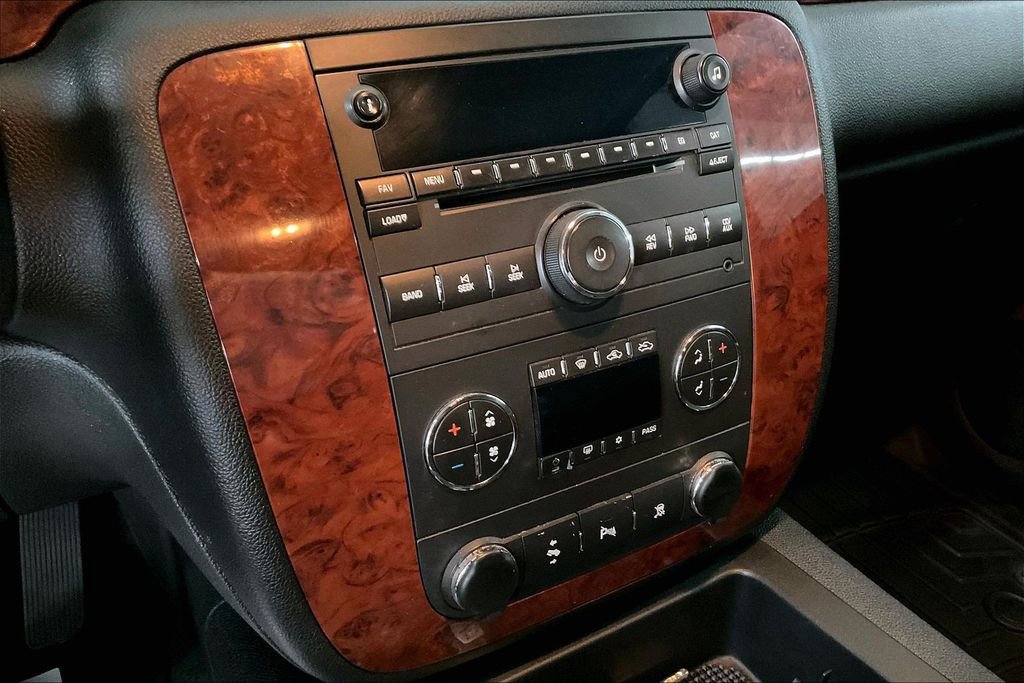 Used 2009 Chevrolet Avalanche LS image 16