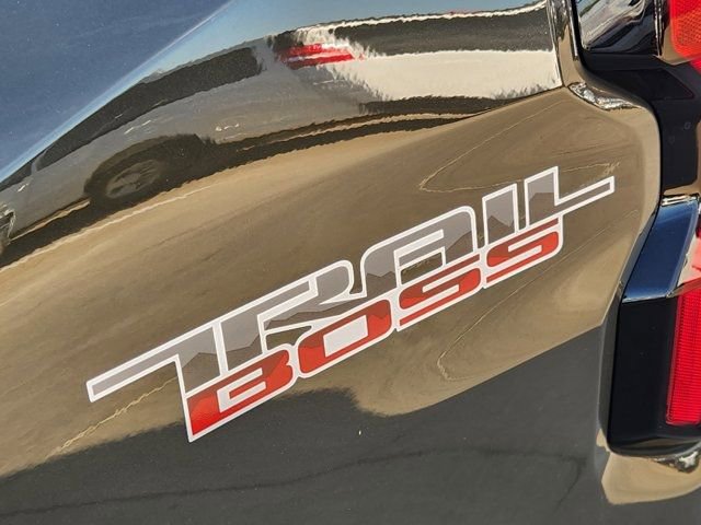 Used 2025 Chevrolet Colorado Trail Boss image 10