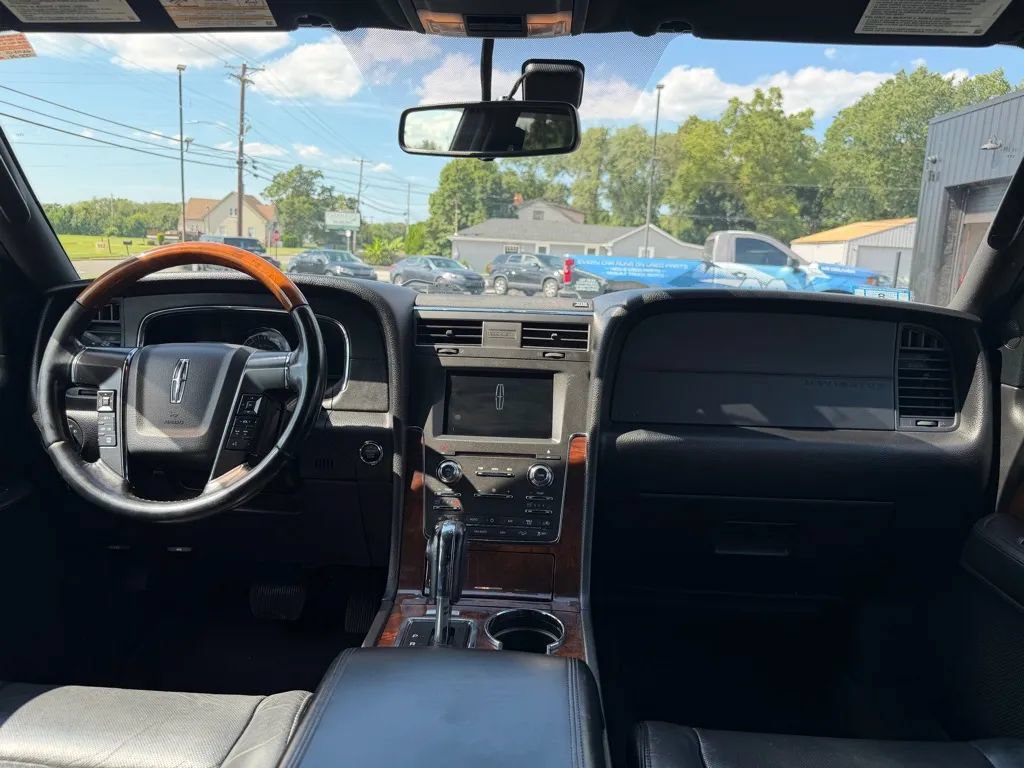 Used 2015 Lincoln Navigator L 4WD image 10