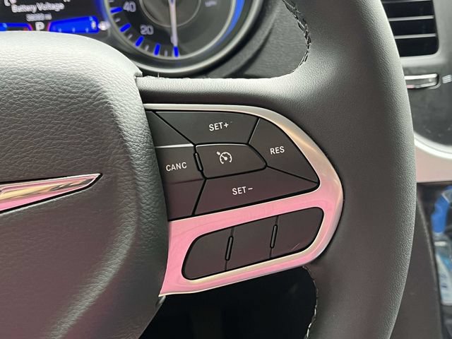 Used 2023 Chrysler 300 Touring L w/ Comfort Group RWD image 27