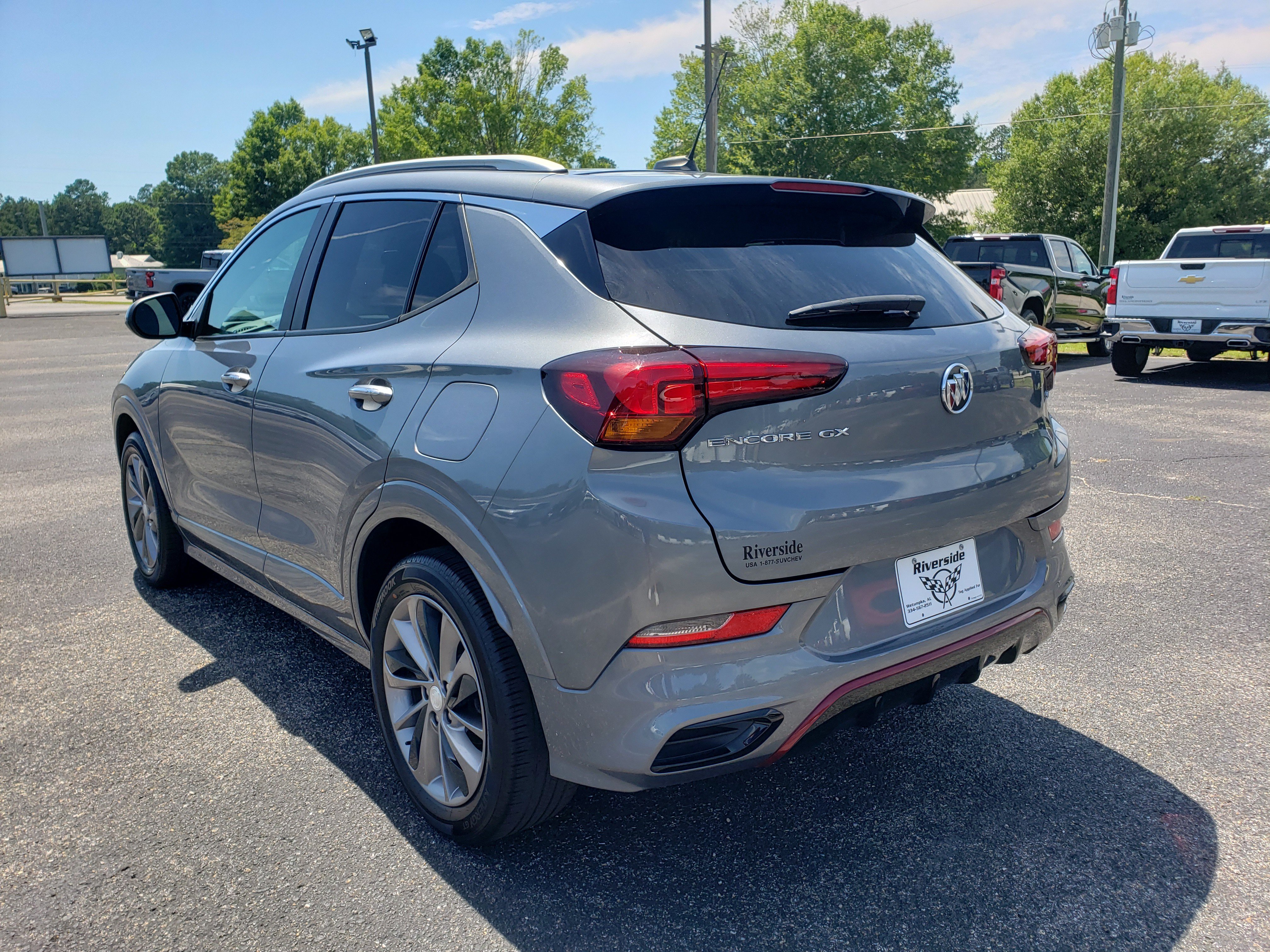 Used 2022 Buick Encore GX Select w/ Sport Touring Package FWD image 4
