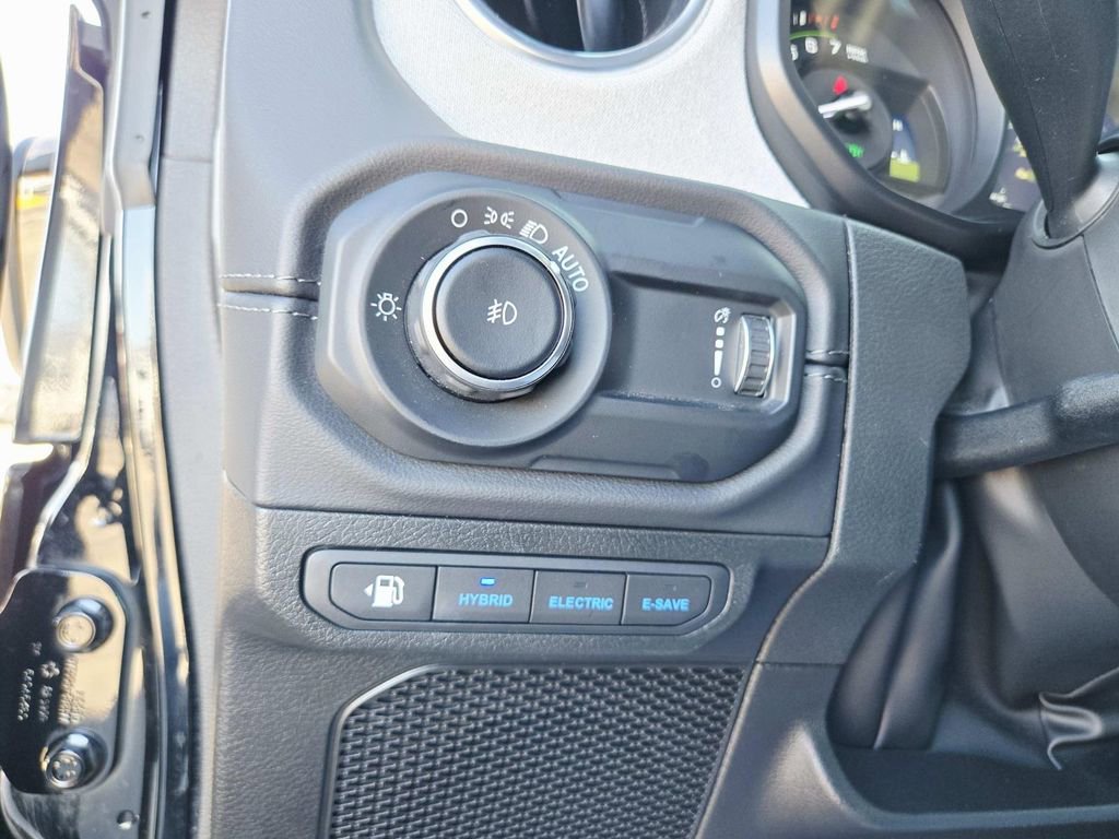 Used 2025 Jeep Wrangler Unlimited Sahara image 36