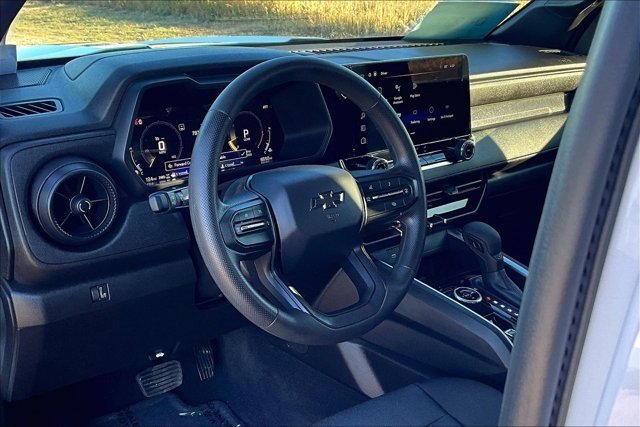 Used 2024 Chevrolet Colorado Trail Boss w/ Safety Package image 16