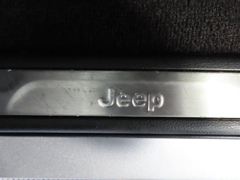 Used 2015 Jeep Grand Cherokee Limited w/ Luxury Group II image 18