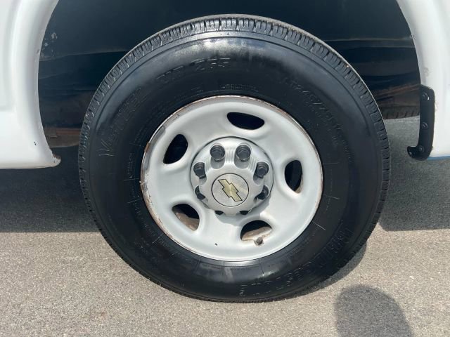 Used 2013 Chevrolet Express 2500 image 12