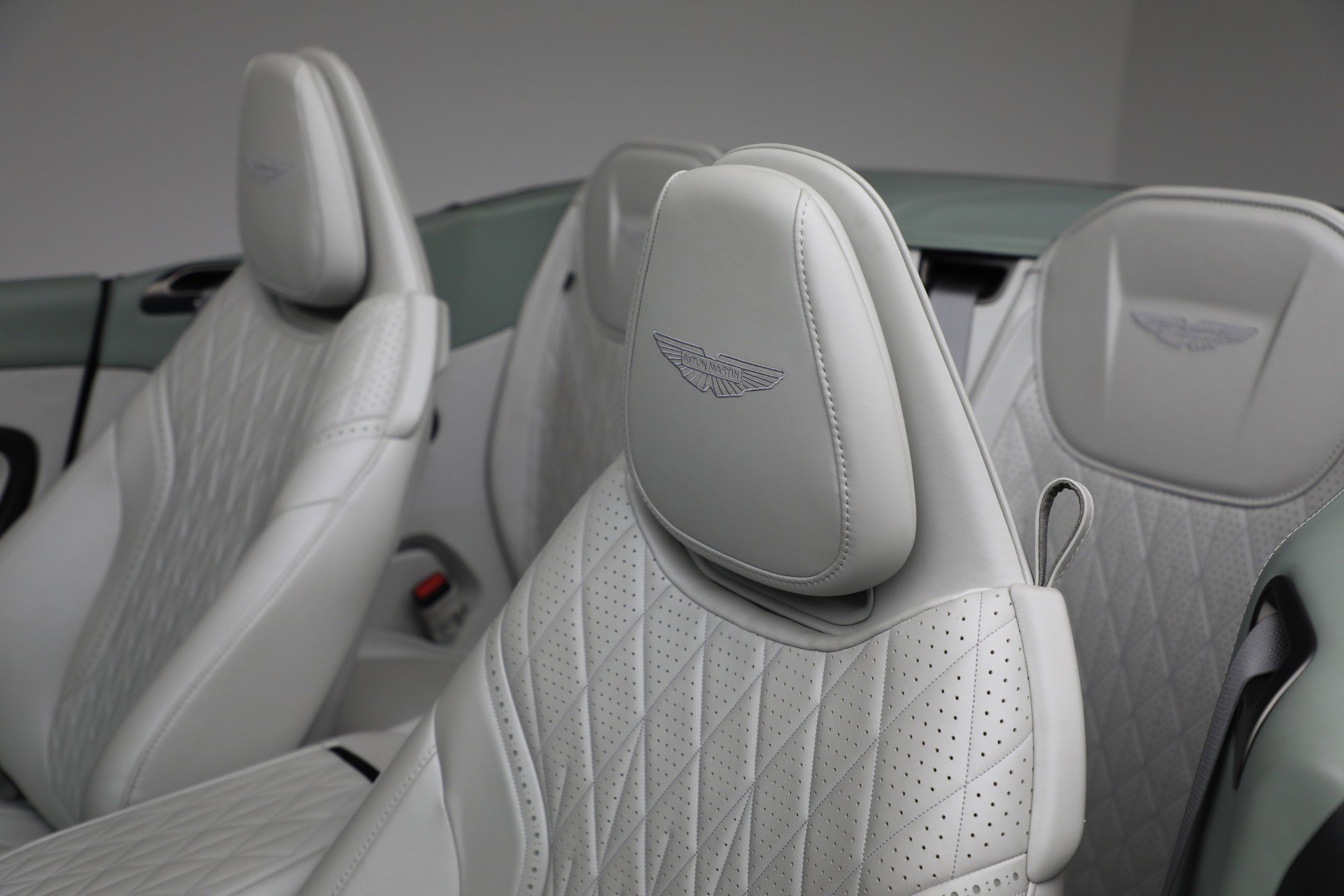 Used 2025 Aston Martin DB12 Convertible RWD image 27