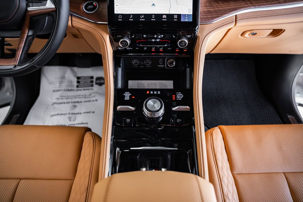 New 2025 Jeep Grand Cherokee Summit image 32