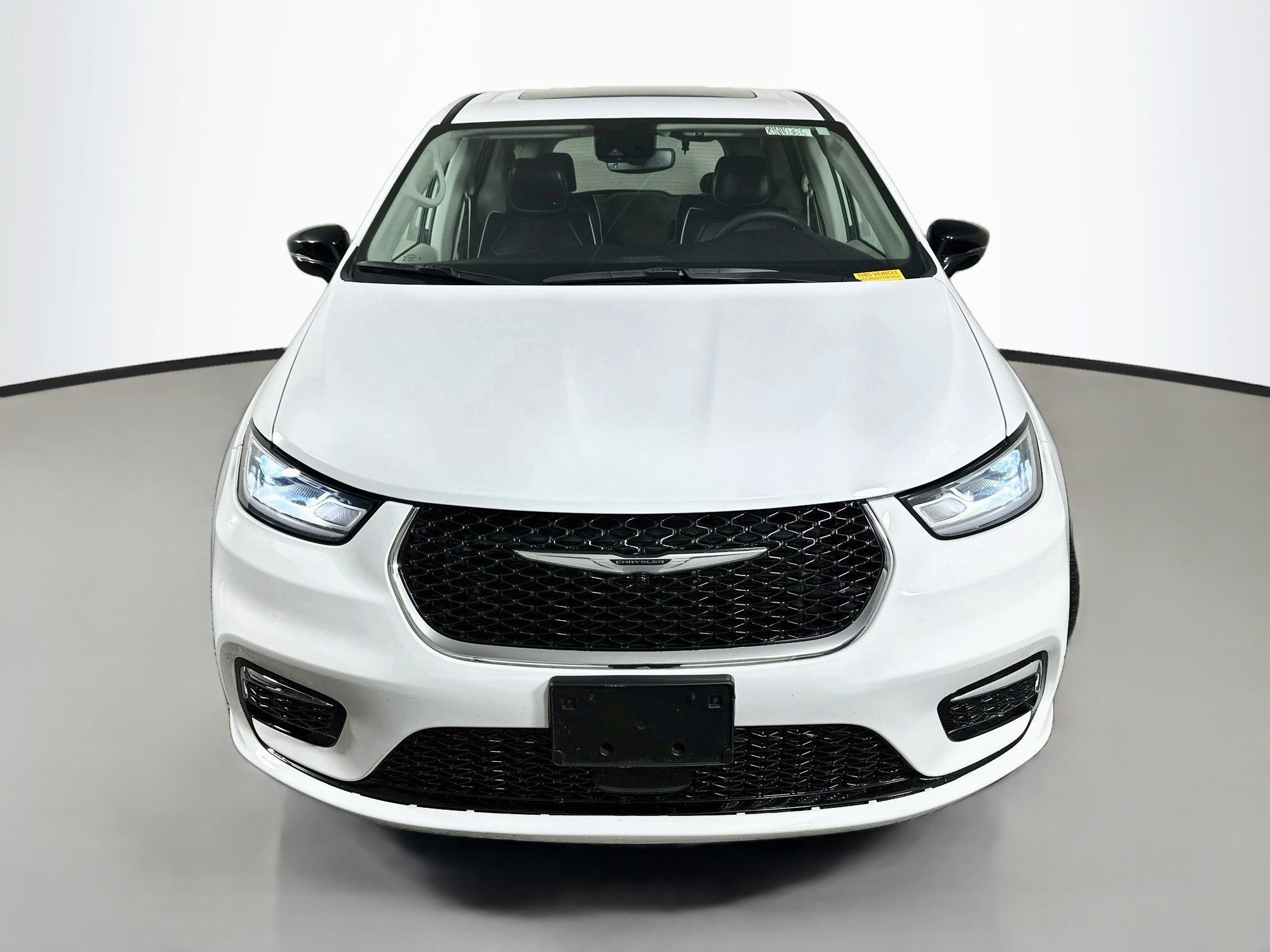 Used 2024 Chrysler Pacifica Limited FWD image 2