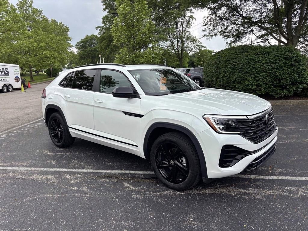 Used 2025 Volkswagen Atlas Cross Sport SEL R-Line image 1