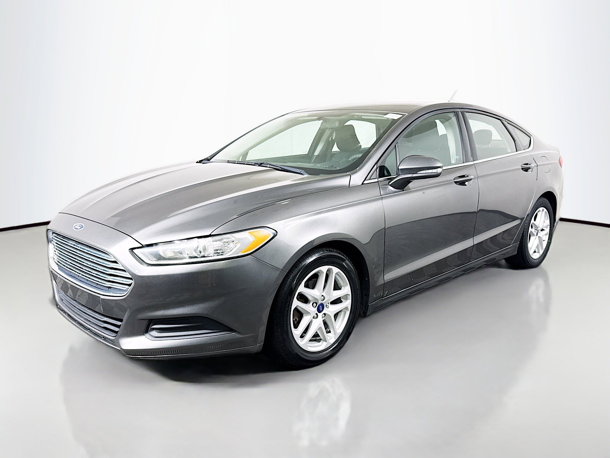 Used 2016 Ford Fusion SE image 4