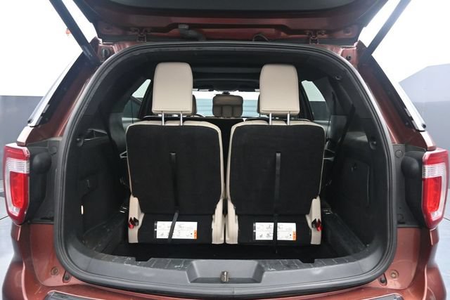 Used 2018 Ford Explorer XLT w/ Equipment Group 202A AWD/4WD image 33