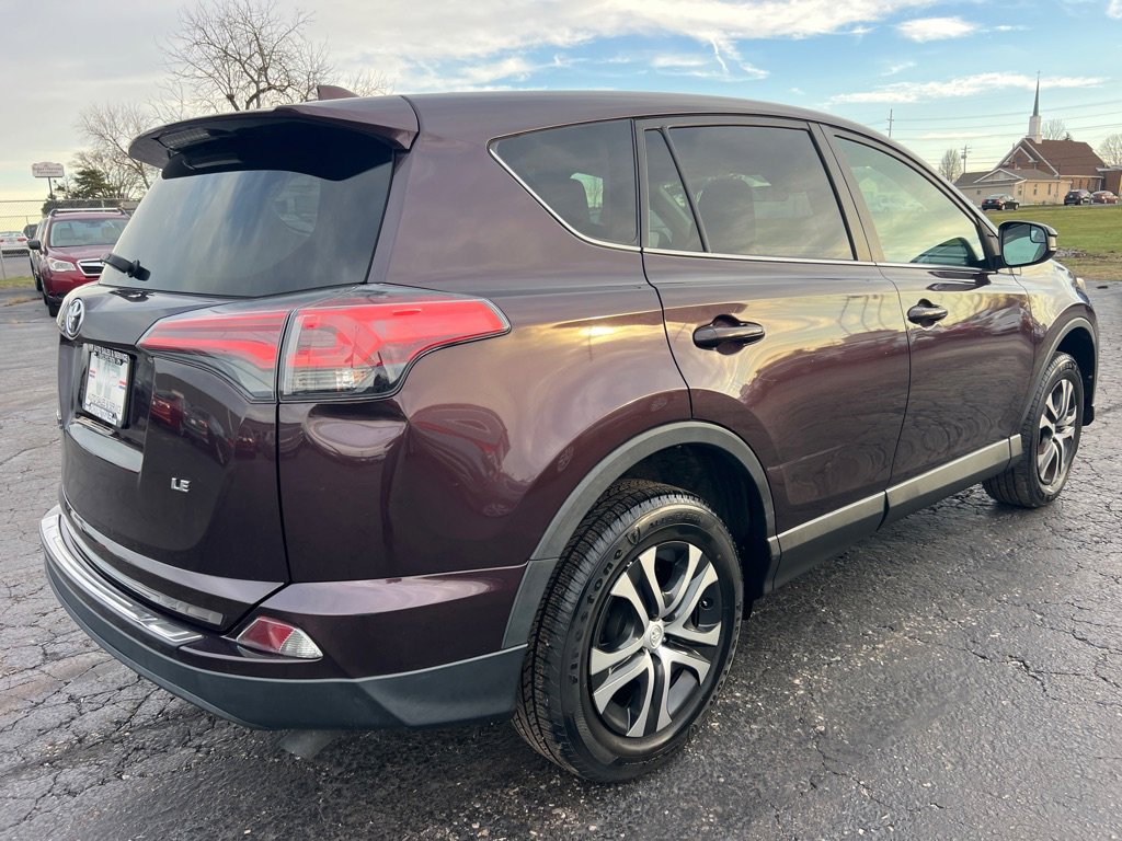 Used 2018 Toyota RAV4 LE image 7