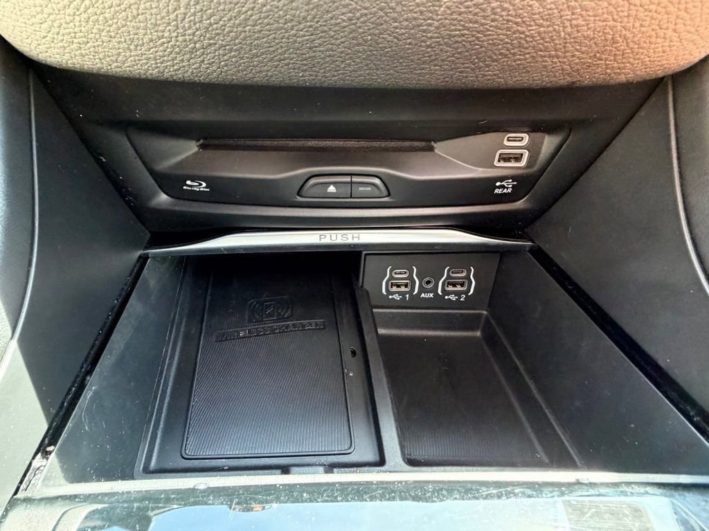 Used 2024 Chrysler Pacifica Pinnacle FWD image 28