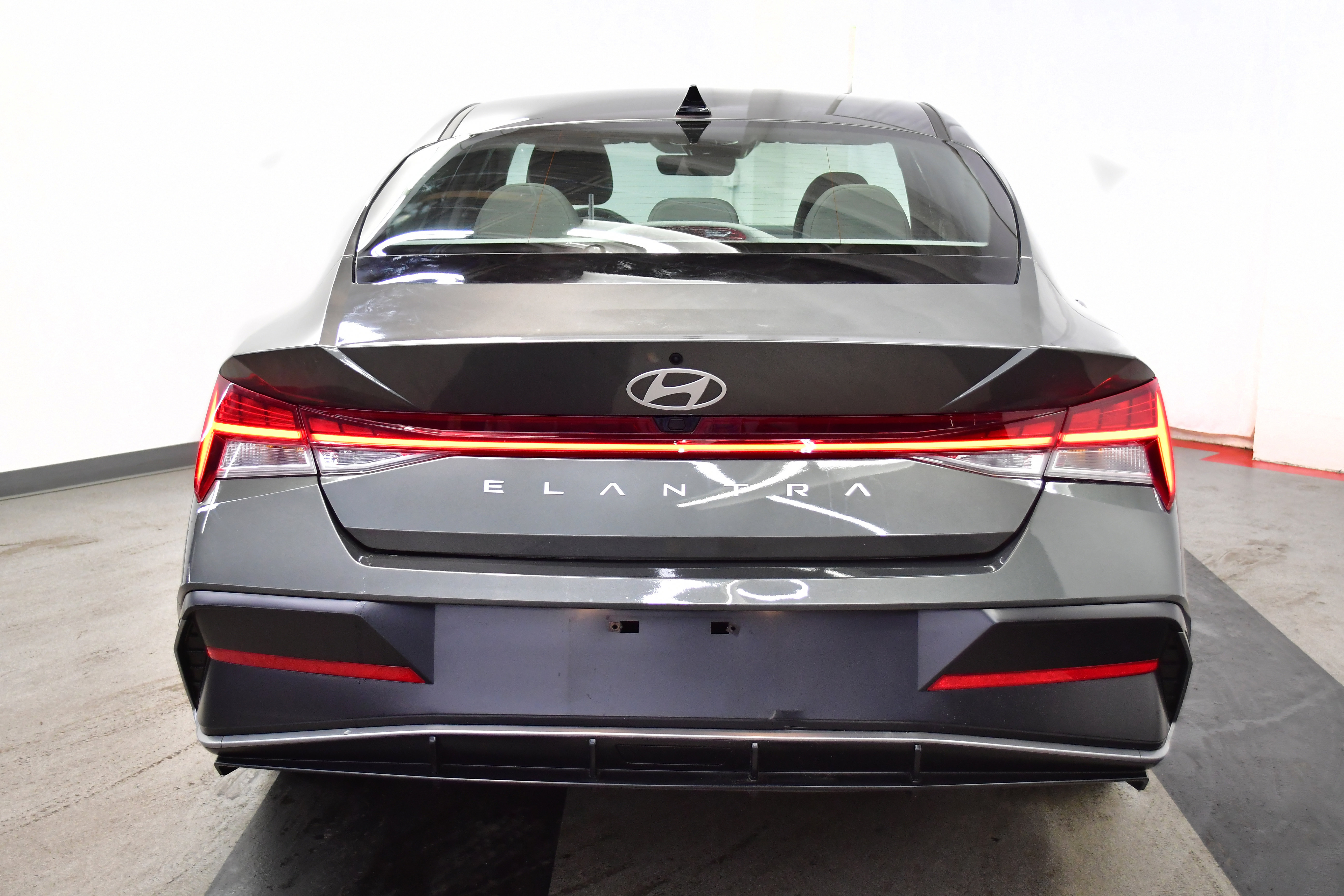 Used 2025 Hyundai Elantra SEL image 7